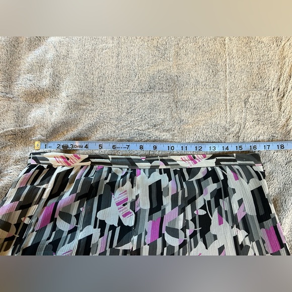 Jones New York Beautiful Silk Skirt fully lined. size 12 - Picture 4 of 10